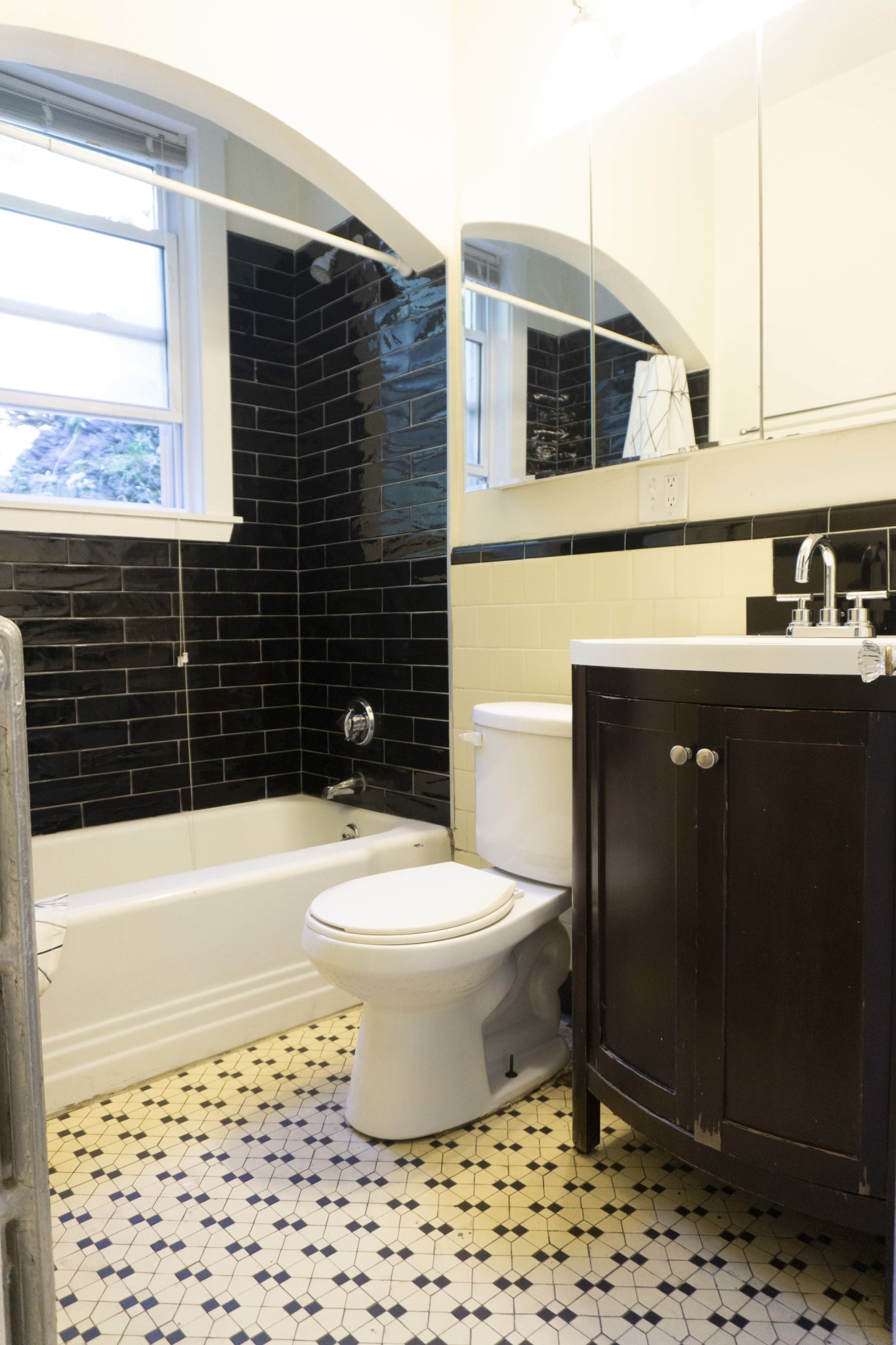 5 bed, 2 bath apartment for rent at 1775 Commonwealth Ave Unit 1, Brighton — photo 10 of 11