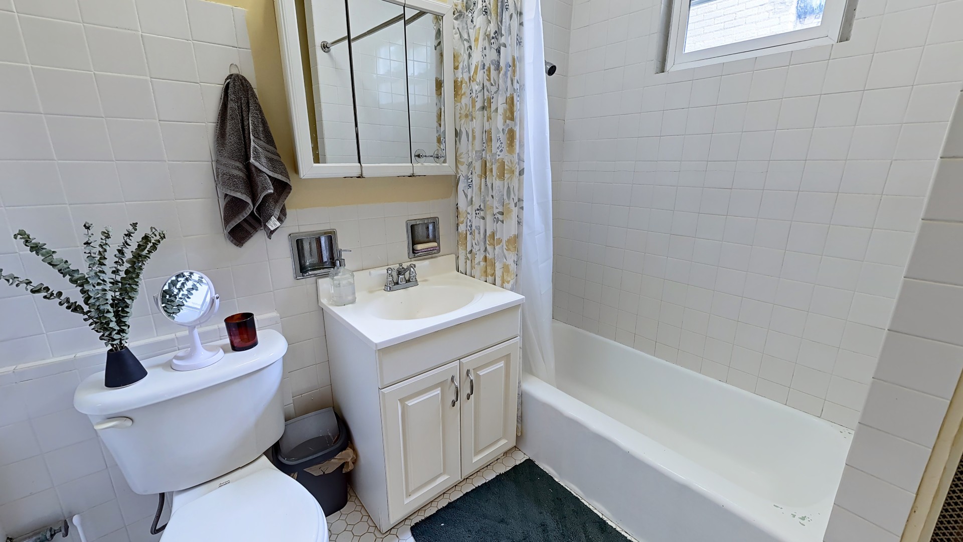3 bed, 1 bath apartment for rent at 53 Strathmore Unit 3, Brighton — photo 5 of 23