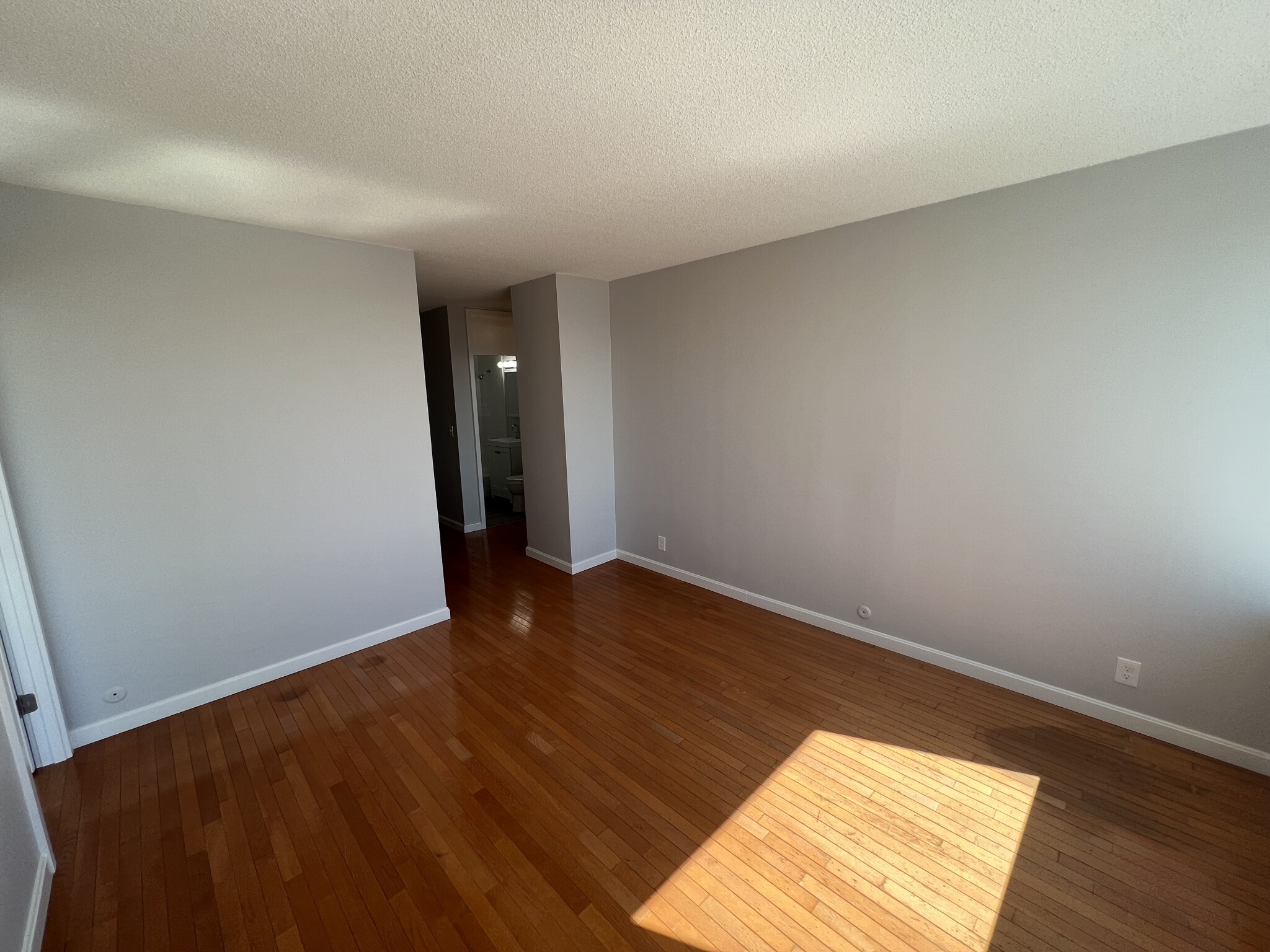 2 bed, 1 bath apartment for rent at 85 East India Row Unit 37B, Waterfront — photo 10 of 23
