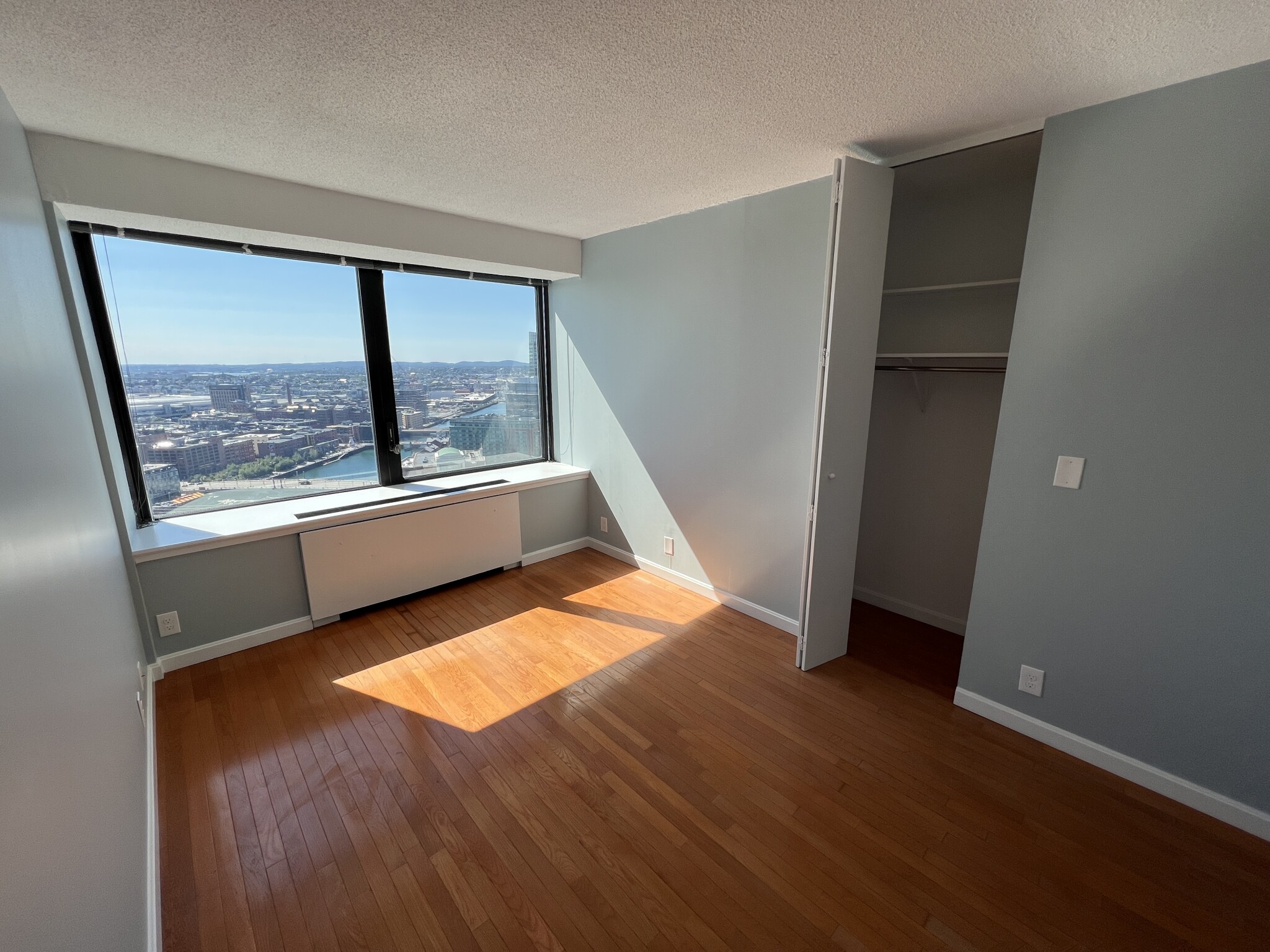 2 bed, 1 bath apartment for rent at 85 East India Row Unit 37B, Waterfront — photo 11 of 23