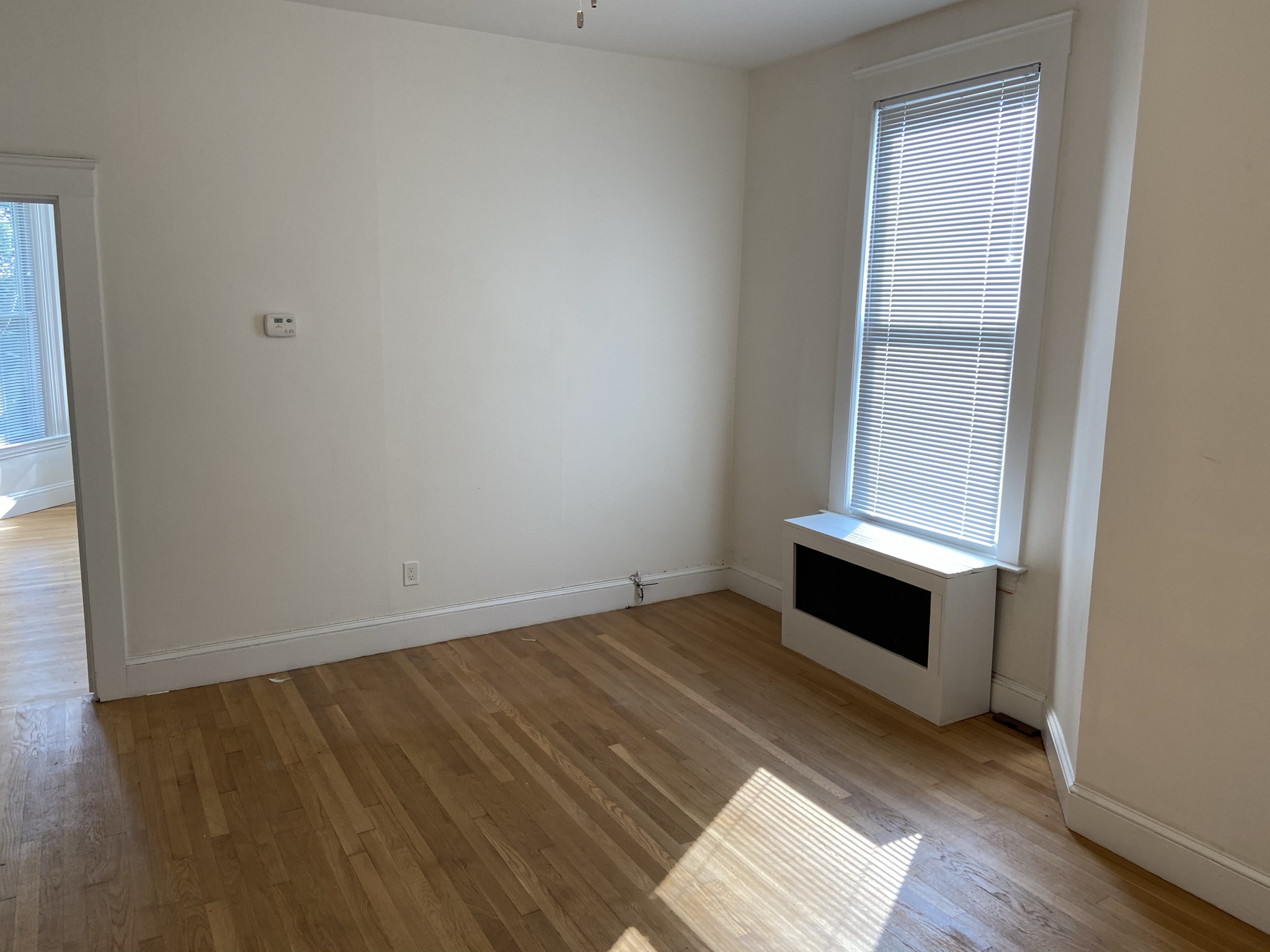 4 bed, 1 bath apartment for rent at 33 Newton St Unit 2, Brighton — photo 4 of 11