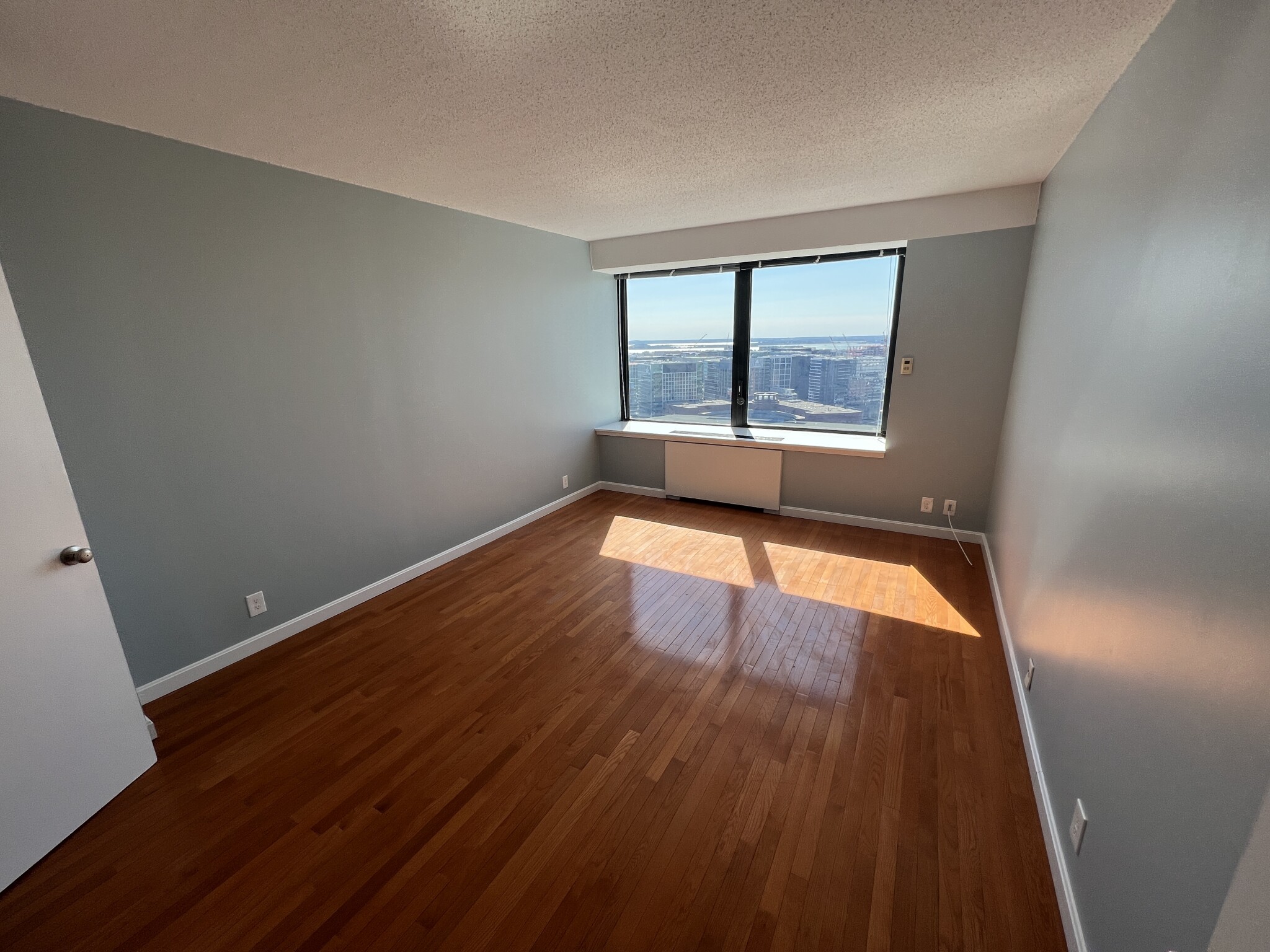2 bed, 1 bath apartment for rent at 85 East India Row Unit 37B, Waterfront — photo 9 of 23