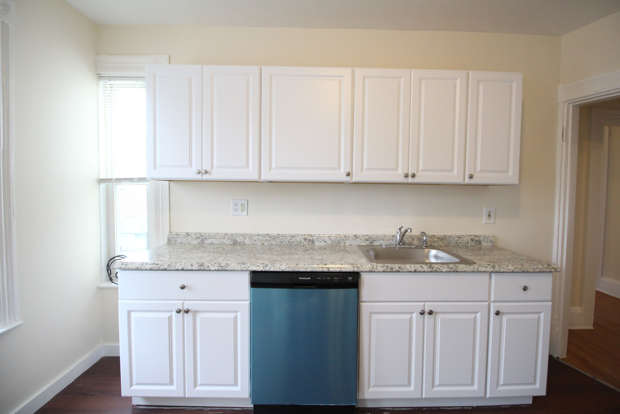 4 bed, 1 bath apartment for rent at 40 Forest St Unit 1, Roxbury — photo 4 of 21