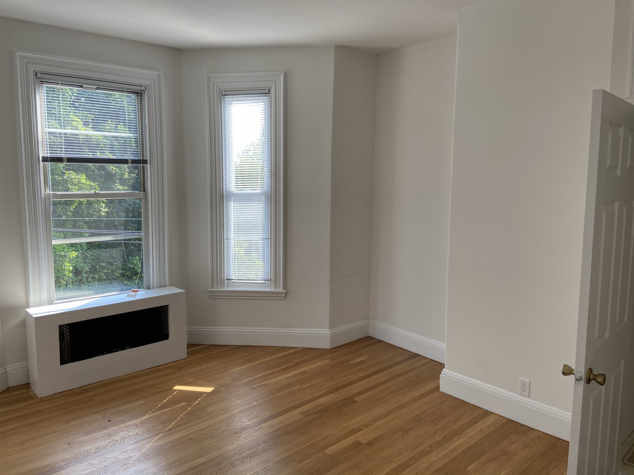 4 bed, 1 bath apartment for rent at 33 Newton St Unit 2, Brighton — photo 6 of 11
