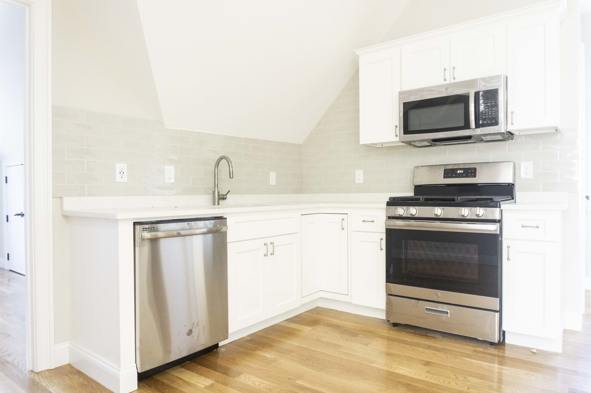 2 bed, 2 bath apartment for rent at 63 Gordon St Unit 3, Allston — photo 2 of 6