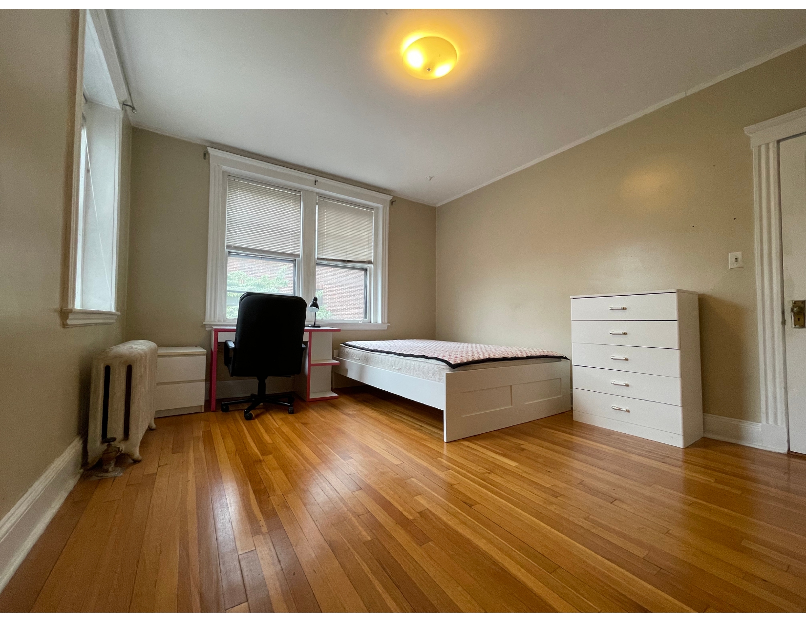 2 bed, 1 bath apartment for rent at 1979 Commonwealth Ave Unit 4, Brighton — photo 2 of 11