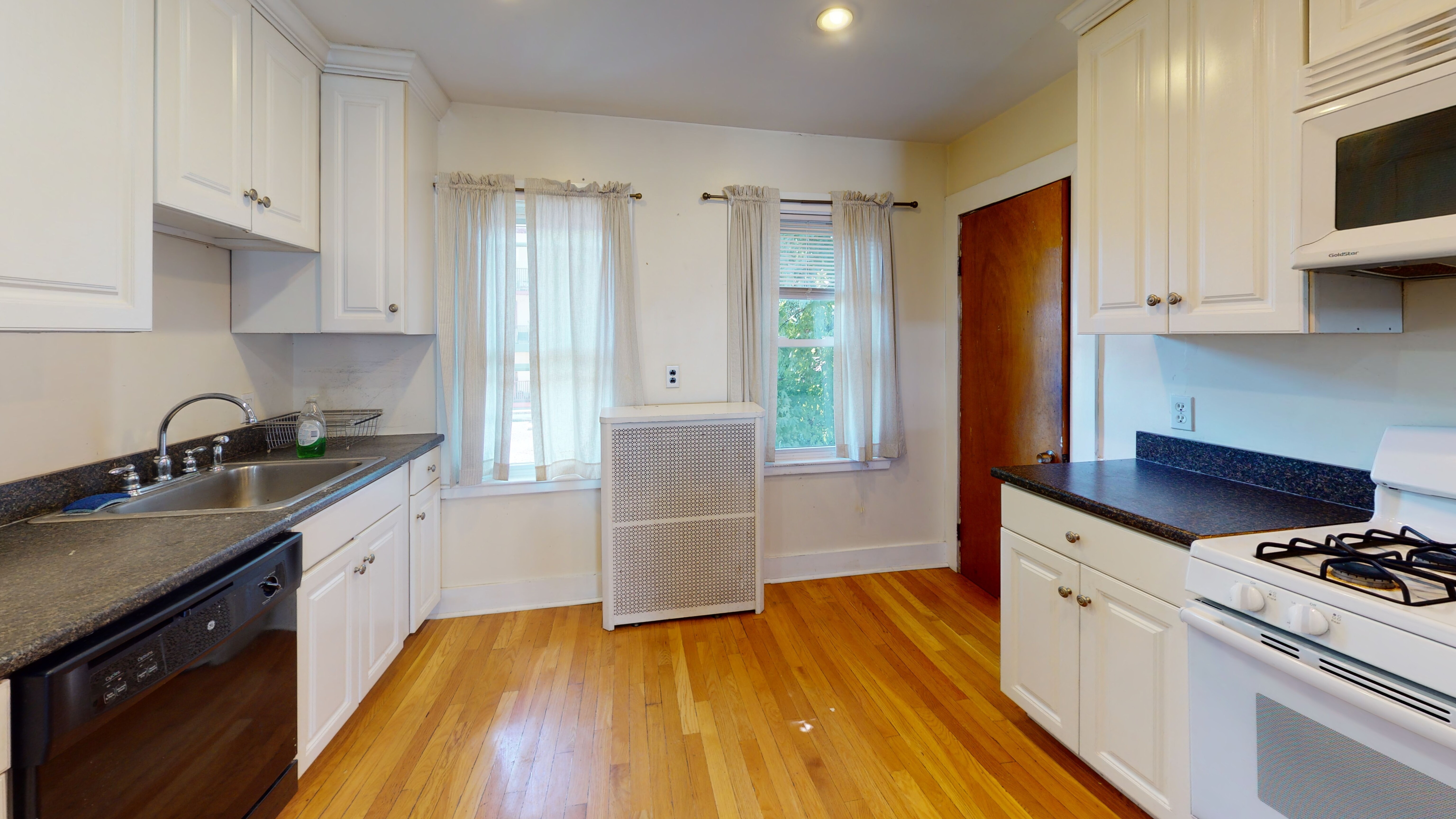4 bed, 1.5 bath apartment for rent at 48 Fairbanks St Unit 2, Brighton — photo 2 of 11