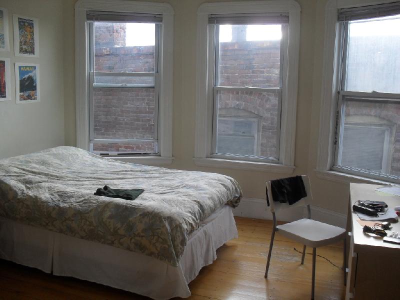 3 bed, 1 bath apartment for rent at 852 Huntington Ave Unit 1, Mission Hill — photo 7 of 9