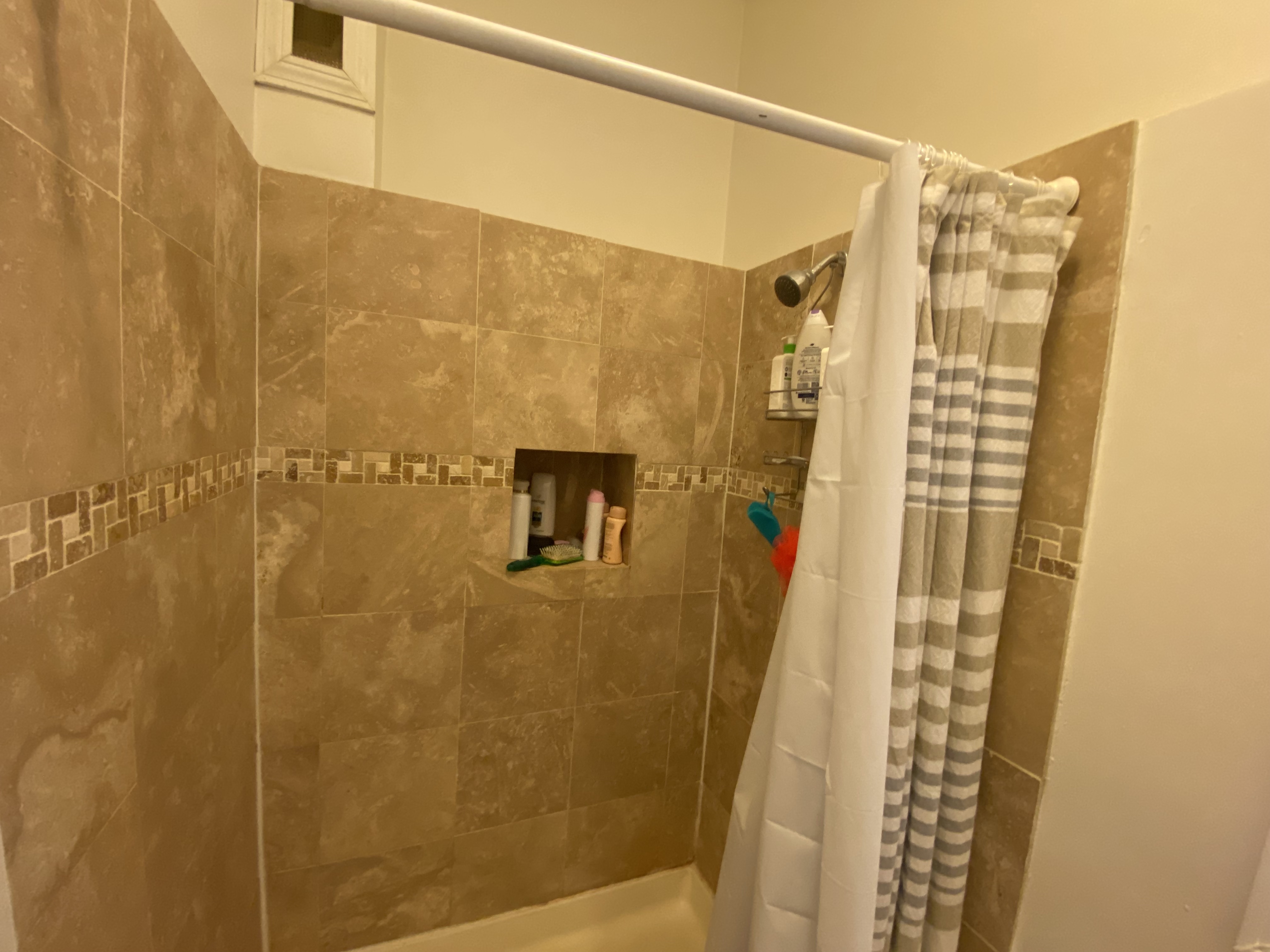 1 split bed, 1 bath apartment for rent at 1186 Commonwealth Ave Unit 5, Allston — photo 5 of 10