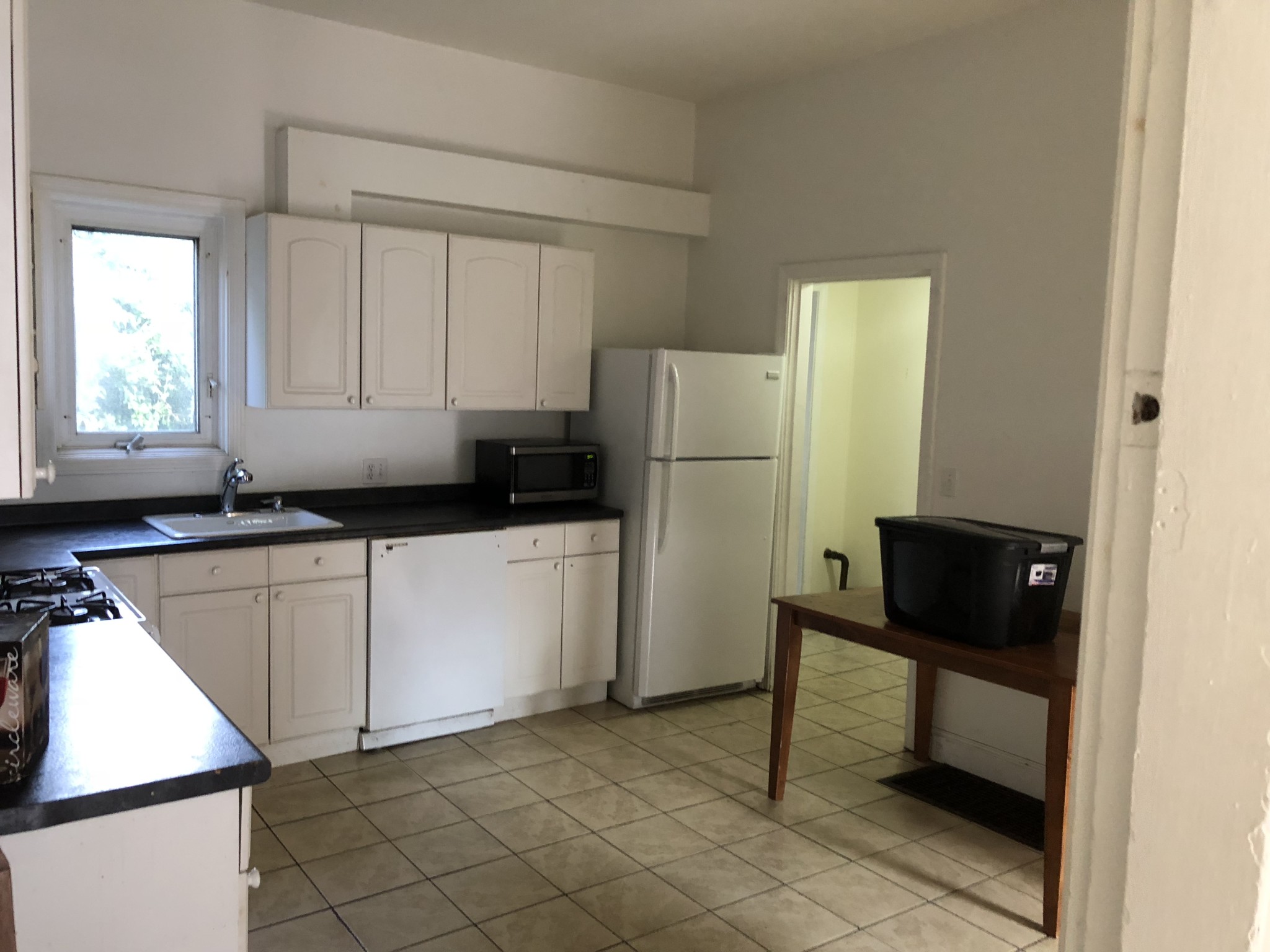 7 bed, 2 bath apartment for rent at 12 Pratt St Unit 0, Allston — photo 2 of 11