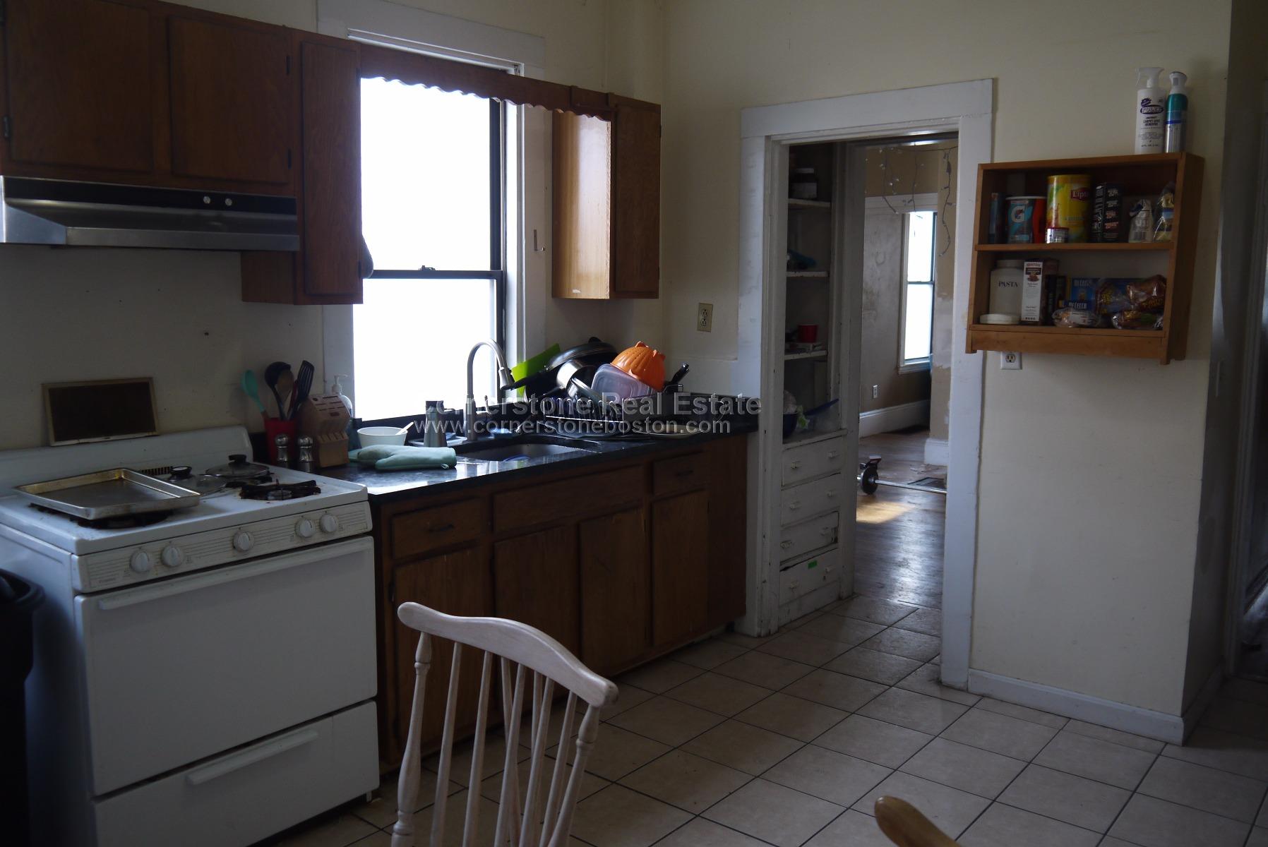 6 bed, 2 bath apartment for rent at 13 Saunders St Unit 0, Allston — photo 6 of 12