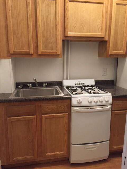 Studio bed, 1 bath apartment for rent at 1335 Commonwealth Ave Unit 4, Allston — photo 8 of 10