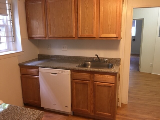1 split bed, 1 bath apartment for rent at 120 Sutherland Rd Unit A, Brighton — photo 3 of 7
