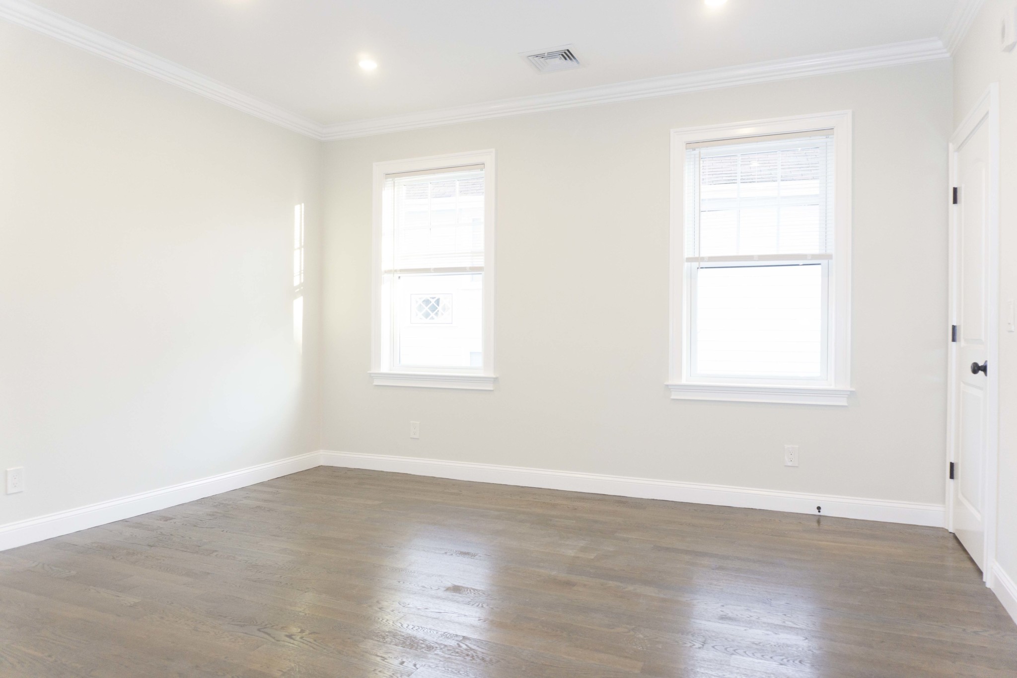 4 bed, 1.5 bath apartment for rent at 16 Nottinghill Rd Unit 2, Brighton — photo 2 of 4