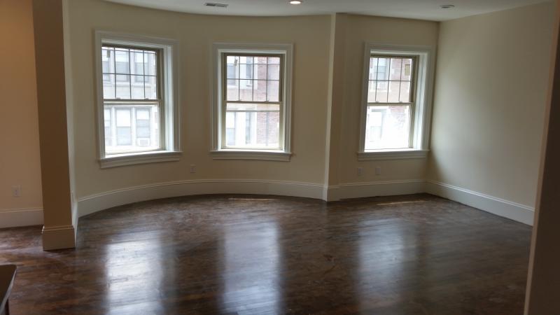 4 bed, 2 bath apartment for rent at 30 Commonwealth Ter Unit 3, Brighton — photo 2 of 5