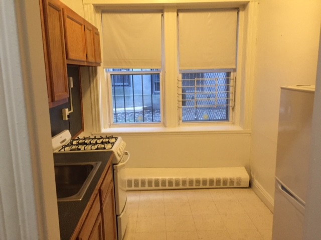 1 split bed, 1 bath apartment for rent at 1685 Commonwealth Ave Unit 4, Brighton — photo 4 of 8