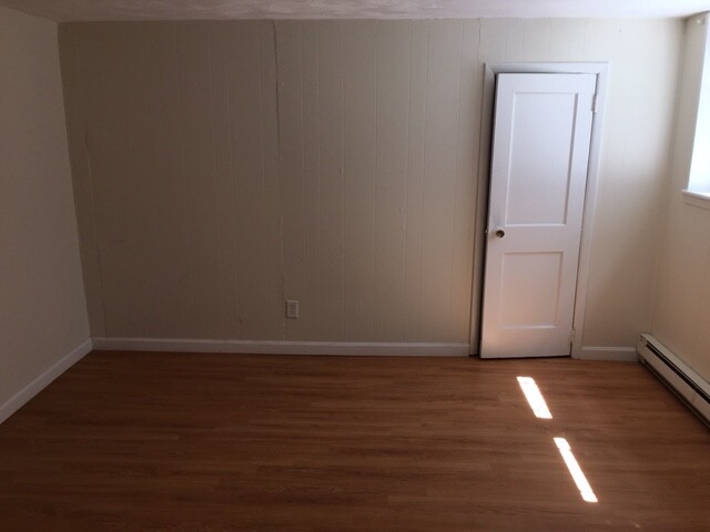 1 split bed, 1 bath apartment for rent at 120 Sutherland Rd Unit A, Brighton — photo 4 of 7