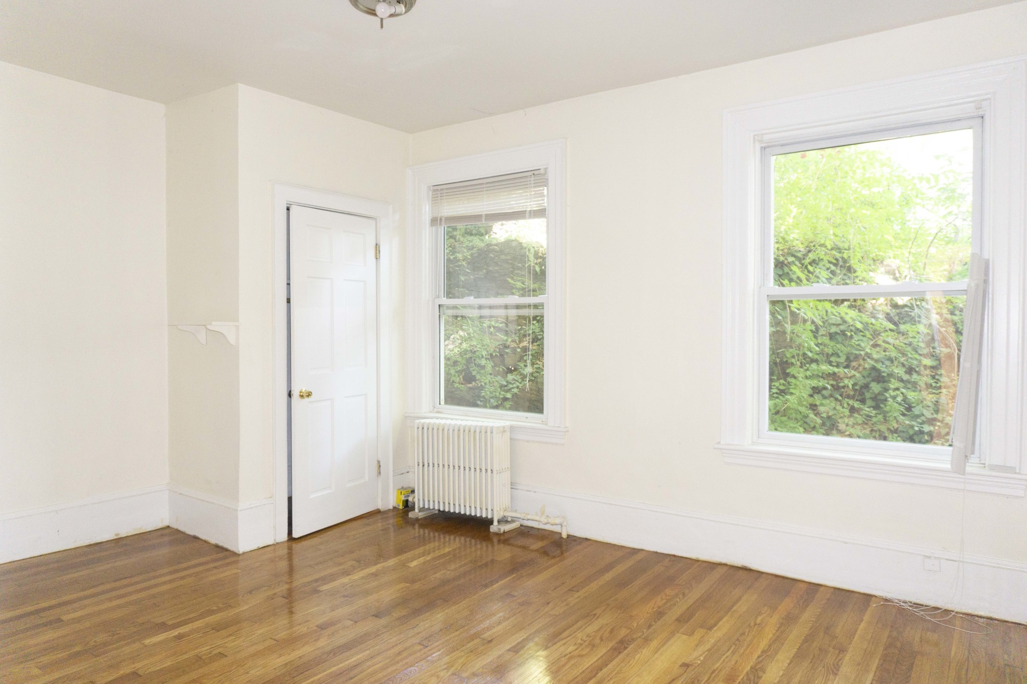 5 bed, 2 bath apartment for rent at 1775 Commonwealth Ave Unit 1, Brighton — photo 4 of 11