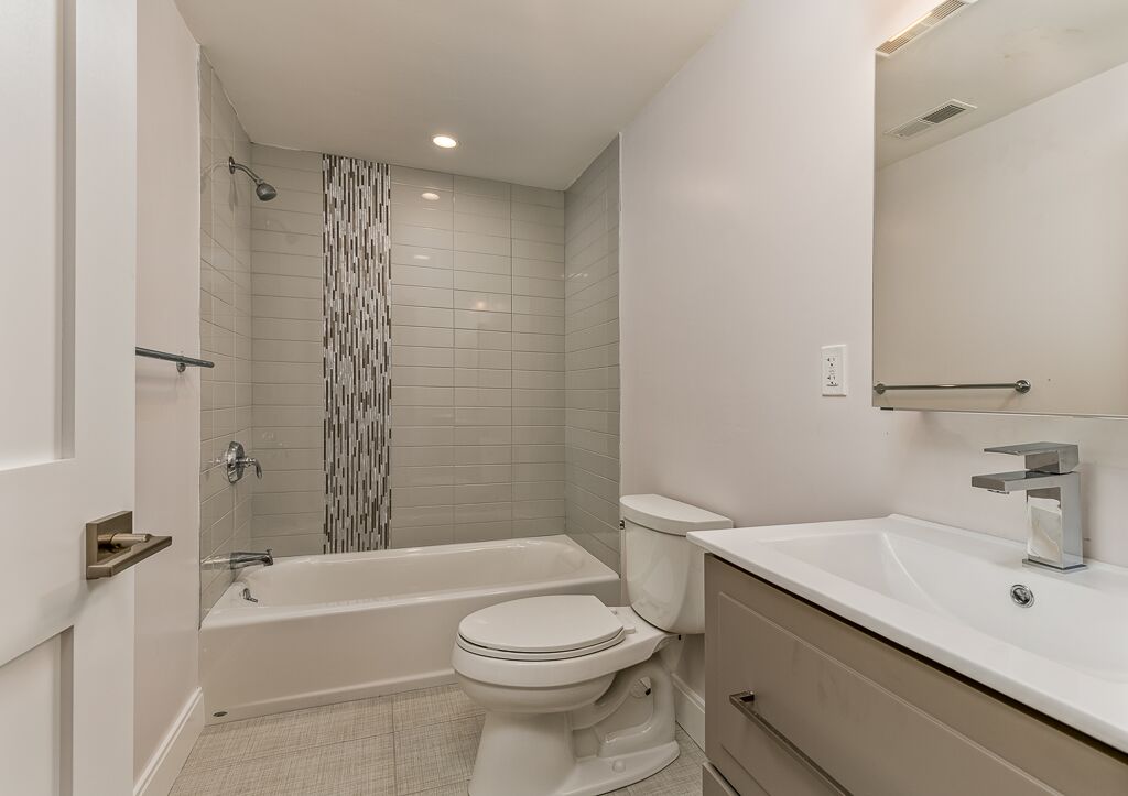 4 bed, 2 bath apartment for rent at 7 Alleghany St Unit 1, Mission Hill — photo 4 of 8