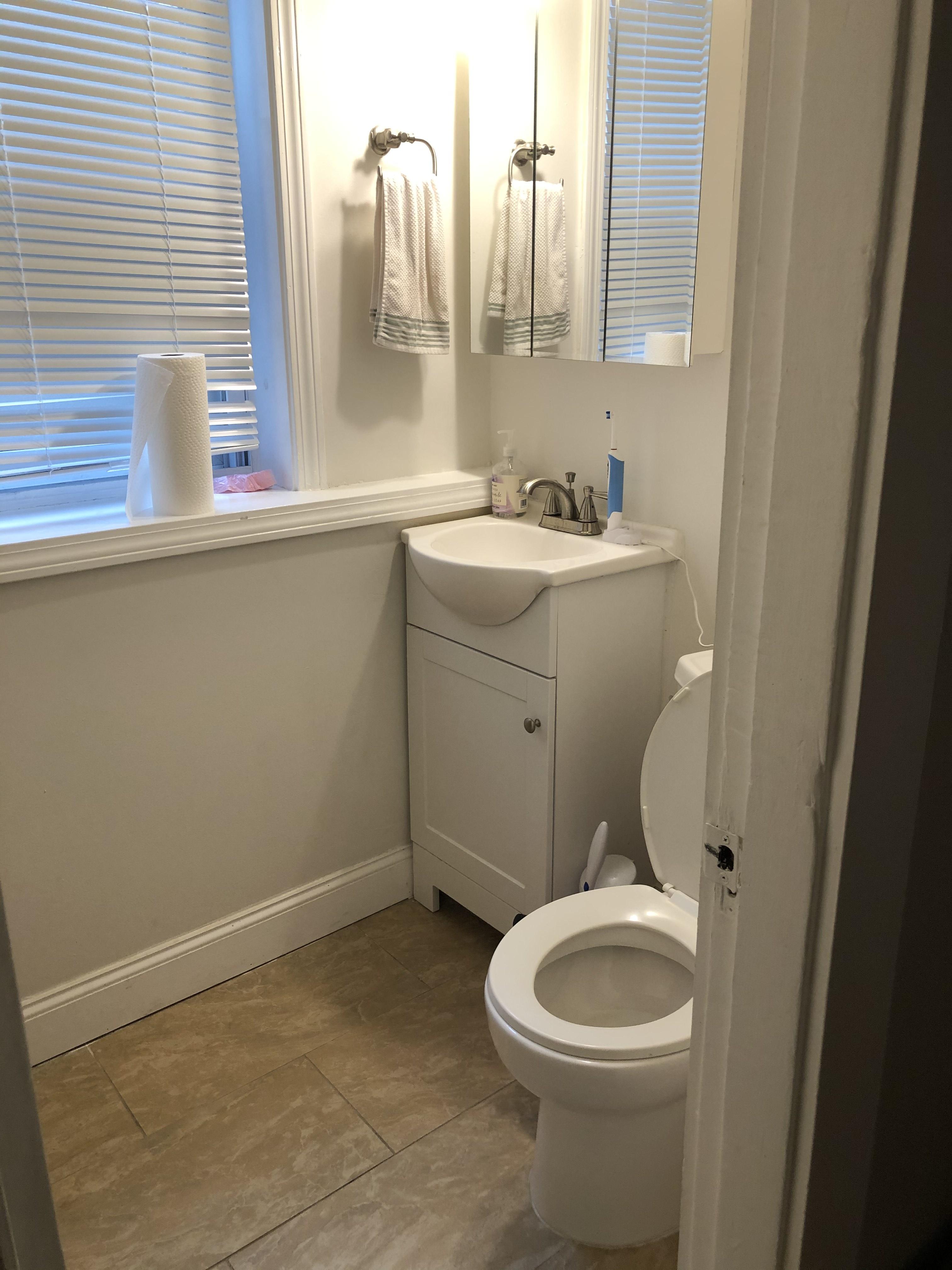 1 split bed, 1 bath apartment for rent at 1184 Commonwealth Ave Unit 5, Allston — photo 6 of 10