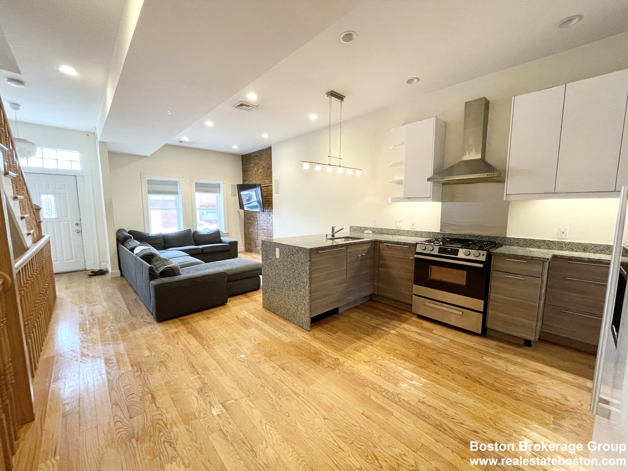 5 bed, 3 bath apartment for rent at 98 L St Unit 1F, South Boston — photo 2 of 15
