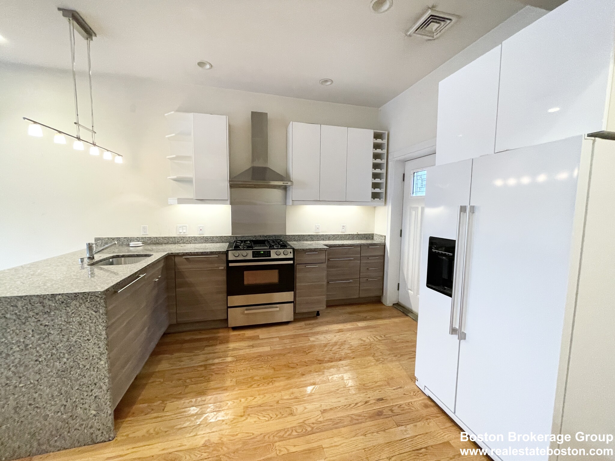 5 bed, 3 bath apartment for rent at 98 L St Unit 1F, South Boston — photo 3 of 15