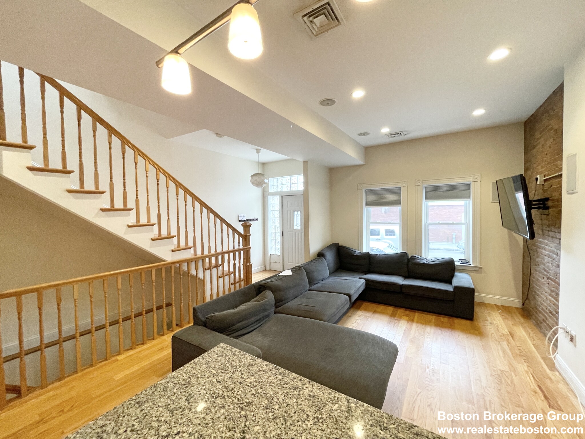 5 bed, 3 bath apartment for rent at 98 L St Unit 1F, South Boston — photo 4 of 15