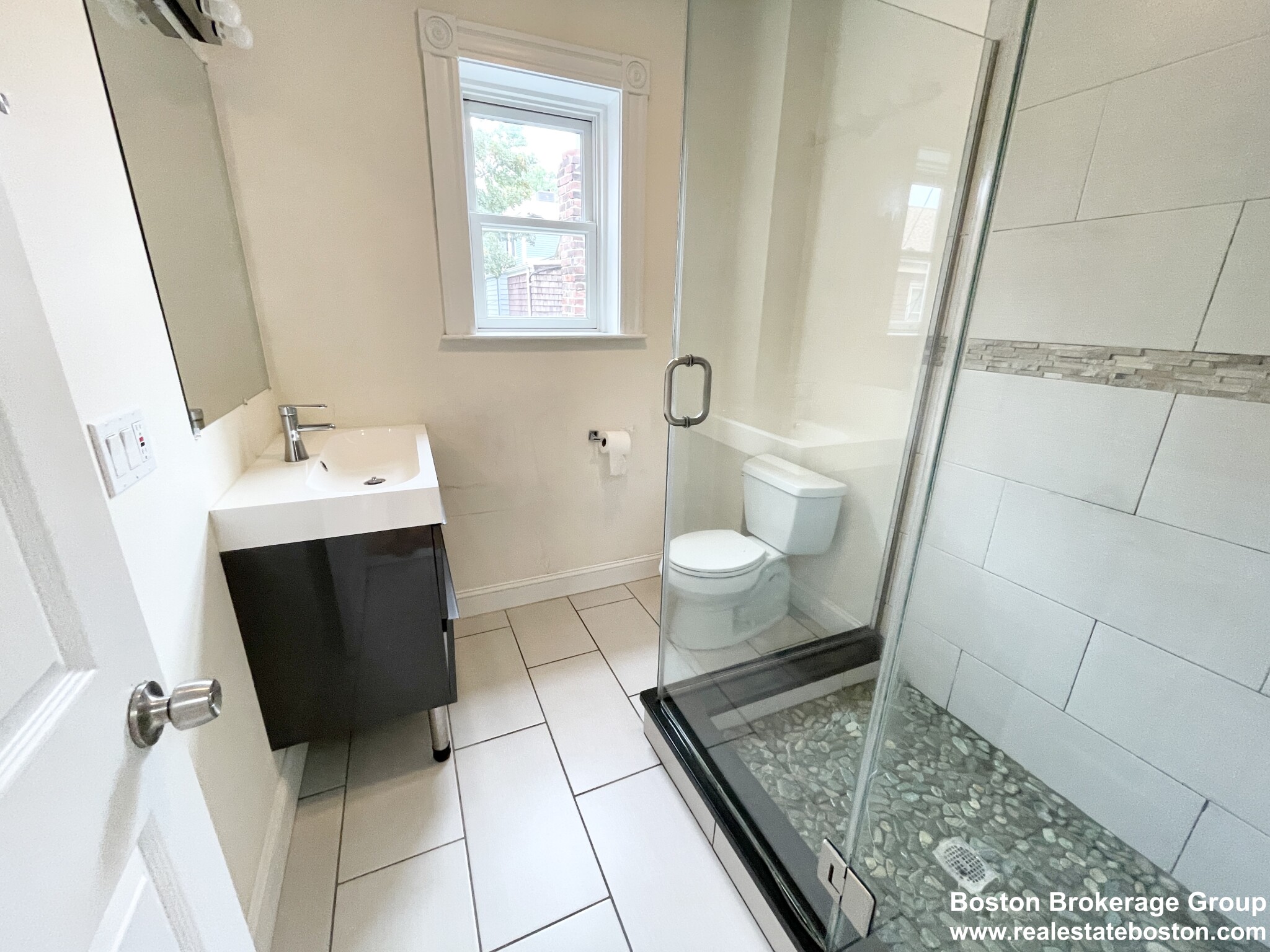 5 bed, 3 bath apartment for rent at 98 L St Unit 1F, South Boston — photo 9 of 15