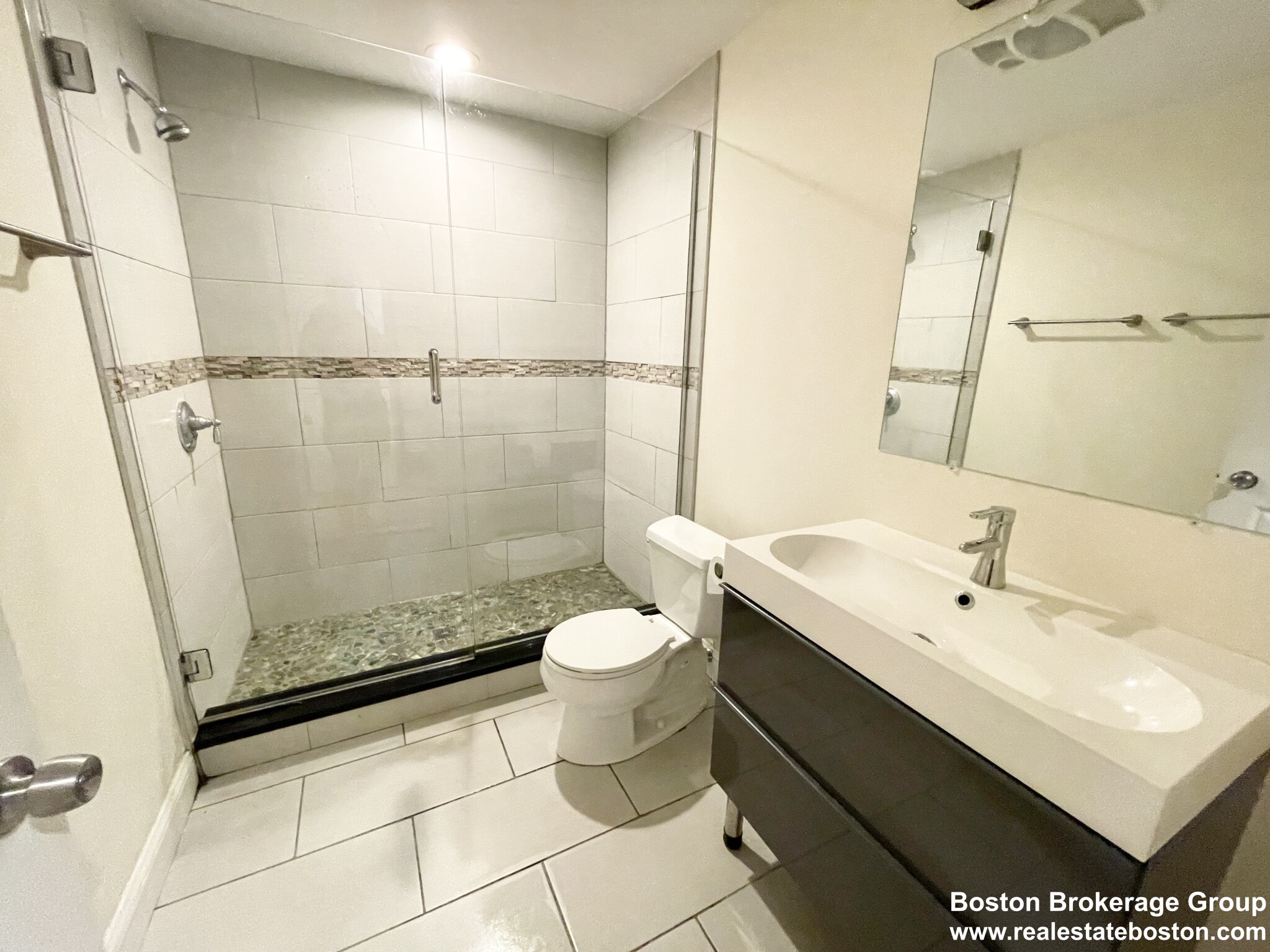 5 bed, 3 bath apartment for rent at 98 L St Unit 1F, South Boston — photo 15 of 15