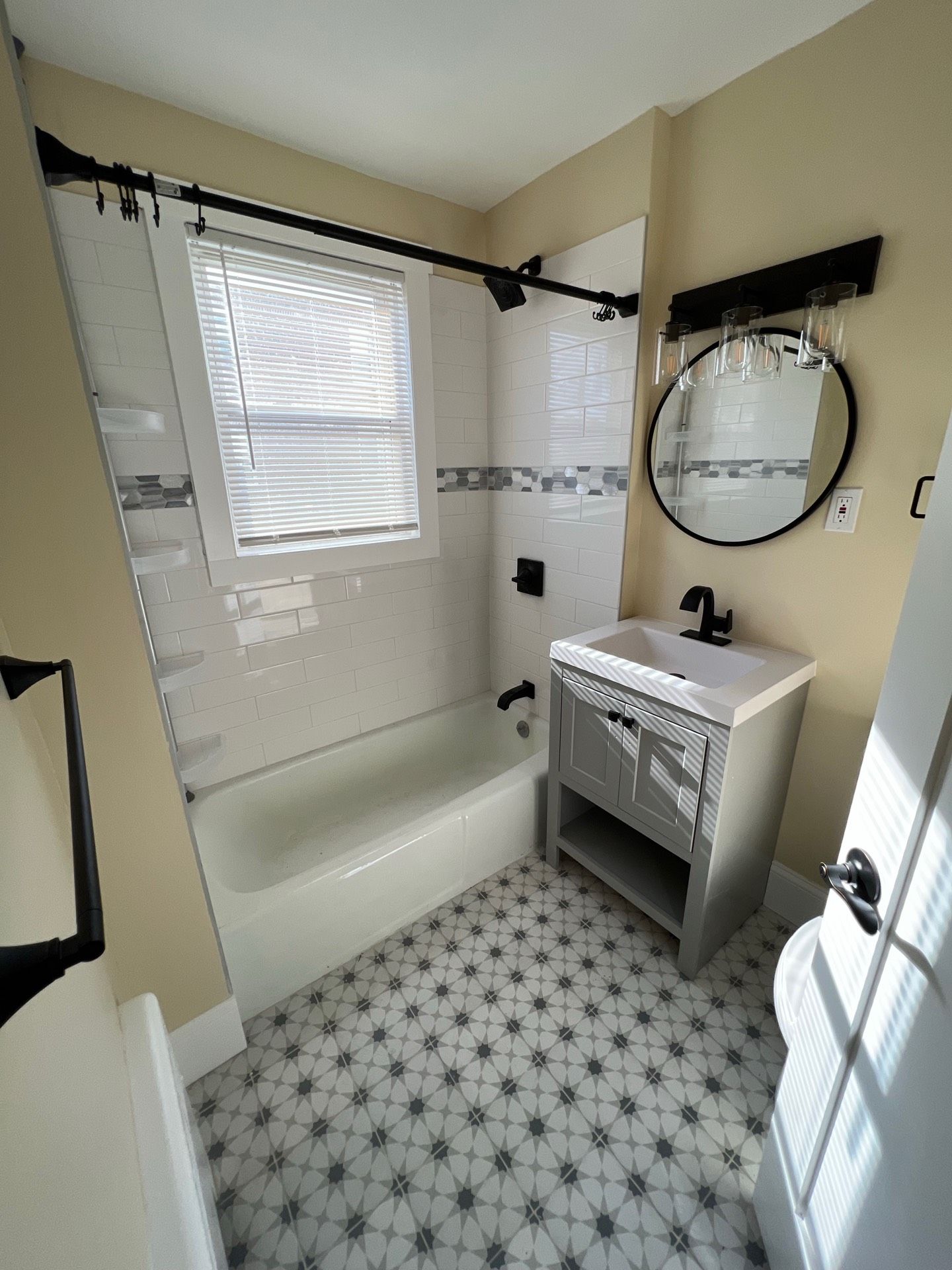 2 bed, 1 bath apartment for rent at 87 Winthrop Shore Dr Unit 2F, Winthrop — photo 14 of 21
