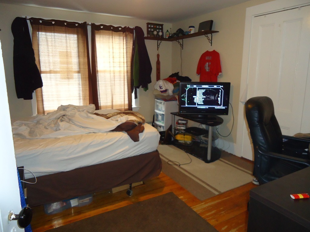 6 bed, 2.5 bath apartment for rent at 5 Imrie Rd Unit 0, Allston — photo 2 of 4