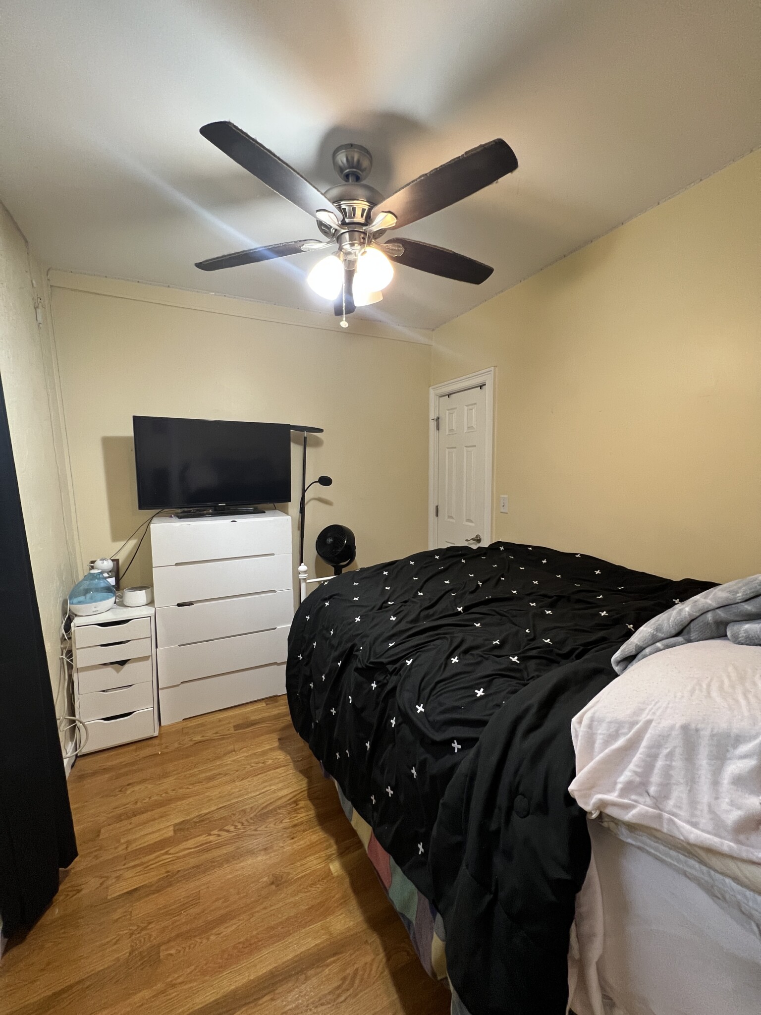 Studio bed, 1 bath apartment for rent at 2 Otis St Unit 1F, East Somerville