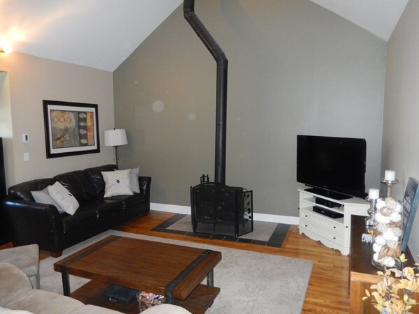 2 bed, 2 bath apartment for rent at 227 West 3rd St Unit 3, South Boston — photo 4 of 16