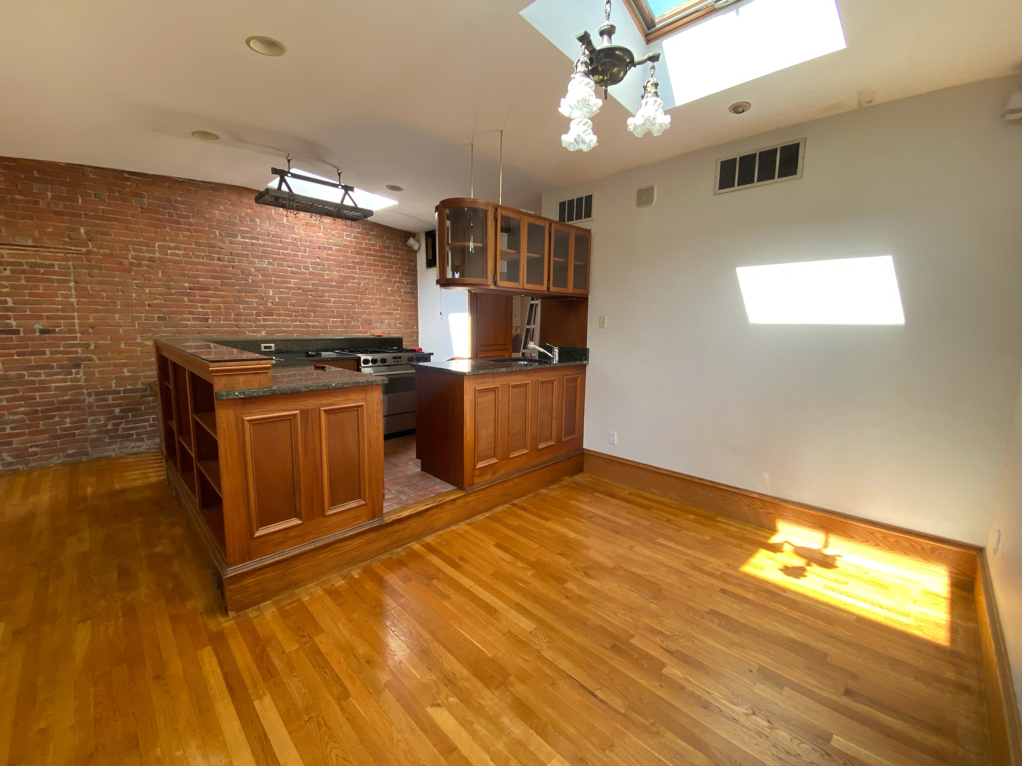 1 bed, 1 bath apartment for rent at 18 Holyoke St Unit 4, South End