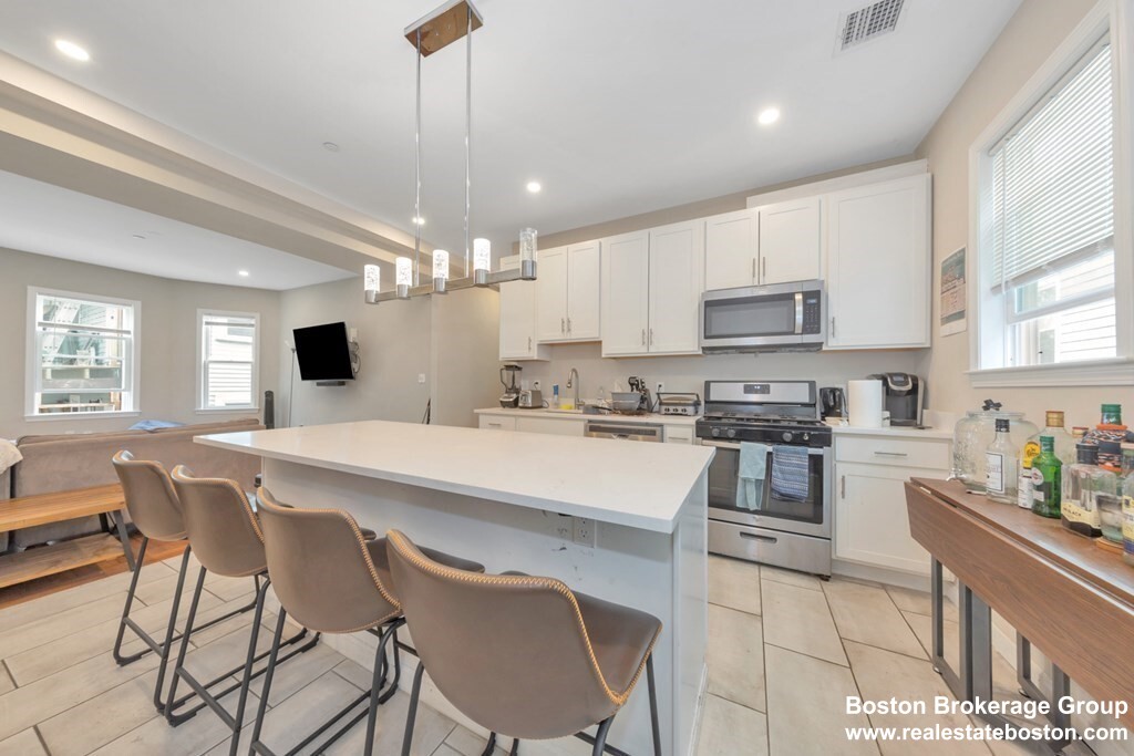 4 bed, 2 bath apartment for rent at 228 Calumet St Unit 2A, Mission Hill — photo 2 of 14