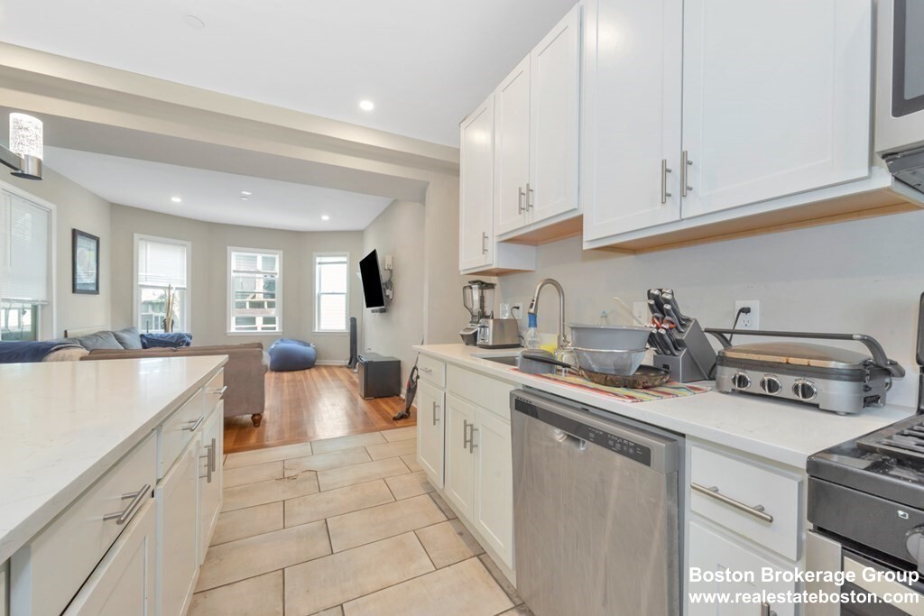4 bed, 2 bath apartment for rent at 228 Calumet St Unit 2A, Mission Hill — photo 4 of 14