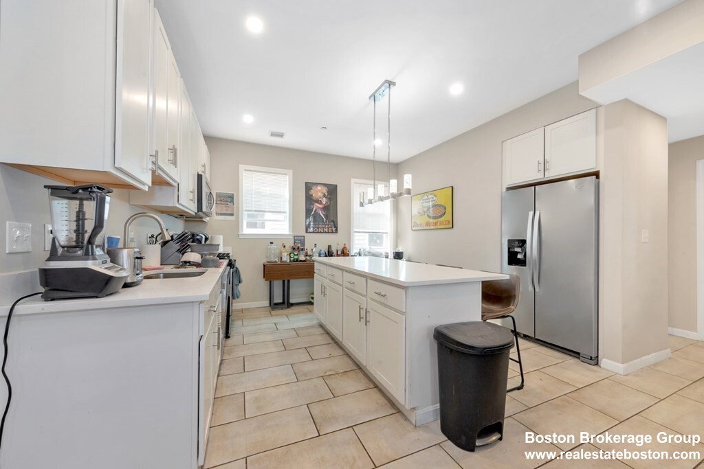 4 bed, 2 bath apartment for rent at 228 Calumet St Unit 2A, Mission Hill — photo 7 of 14