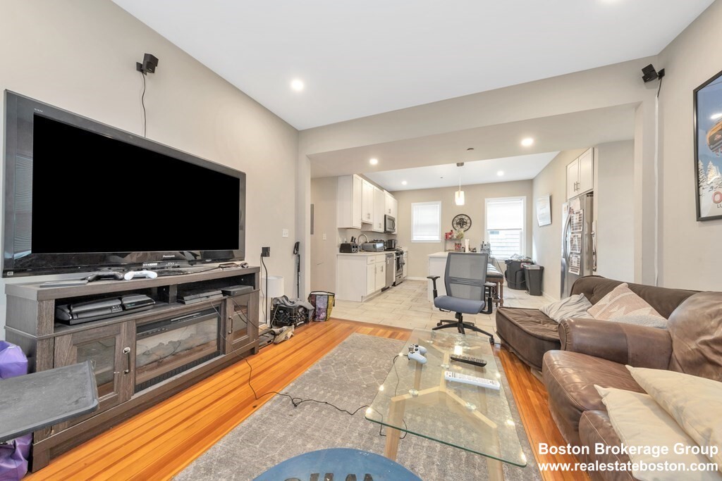 228 Calumet St, Mission Hill