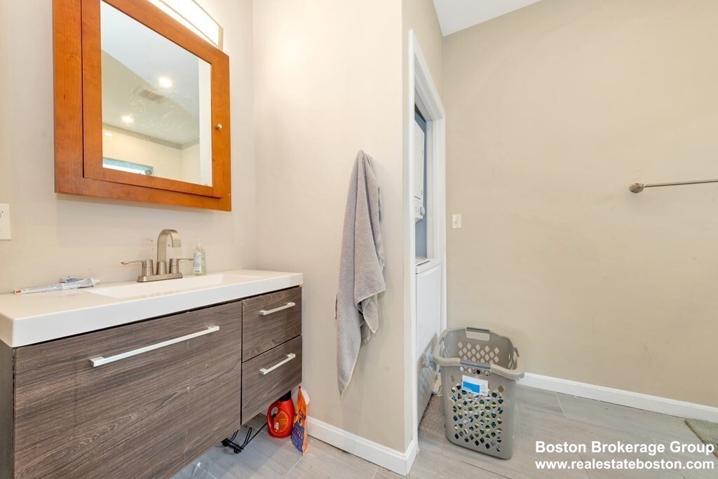 228 Calumet St, Mission Hill