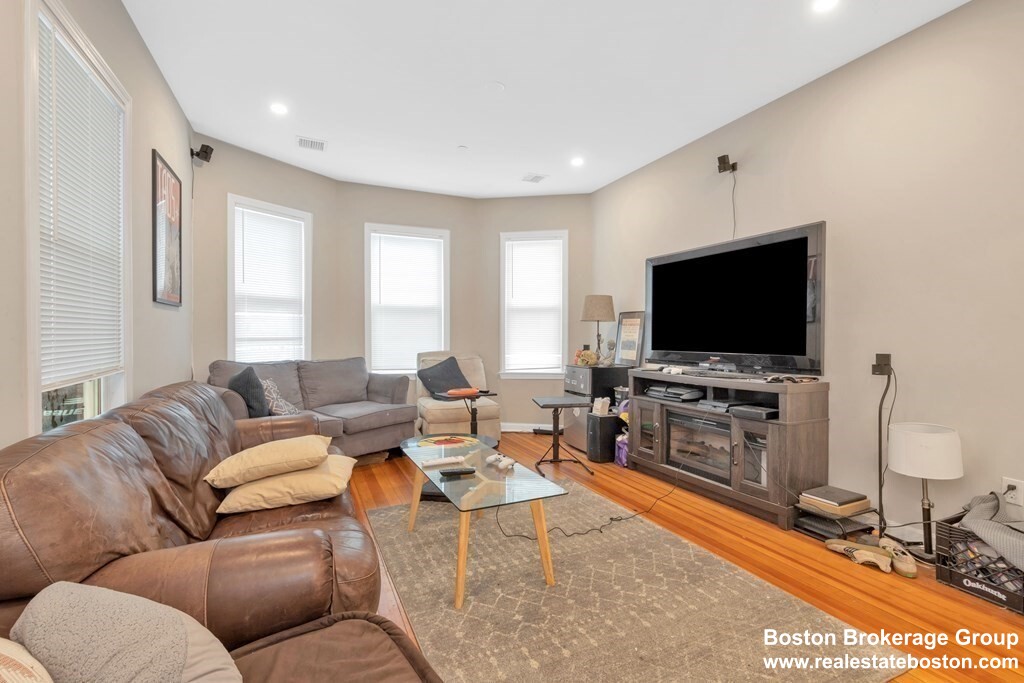 228 Calumet St, Mission Hill