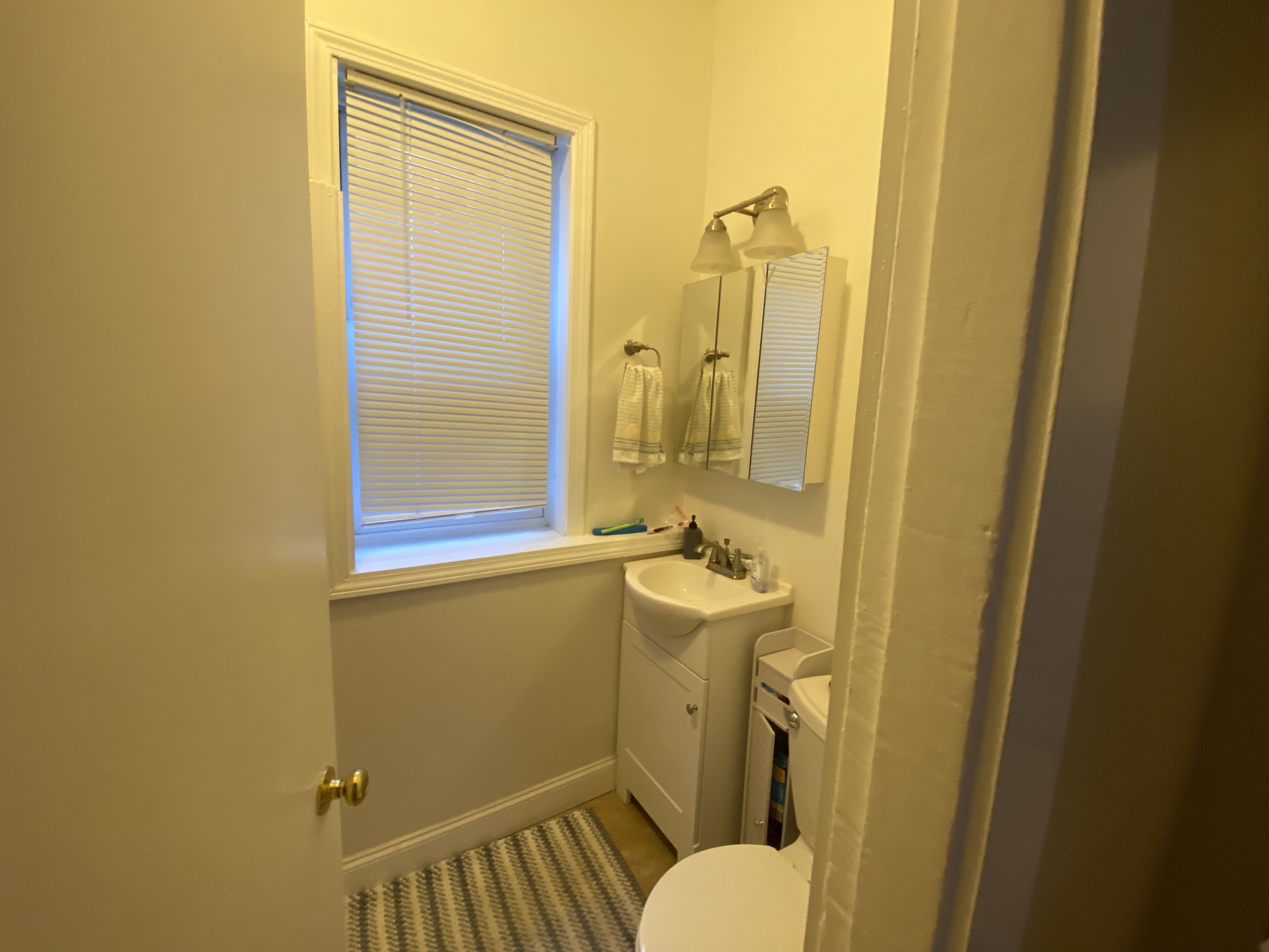 1 split bed, 1 bath apartment for rent at 1186 Commonwealth Ave Unit 5, Allston — photo 7 of 10
