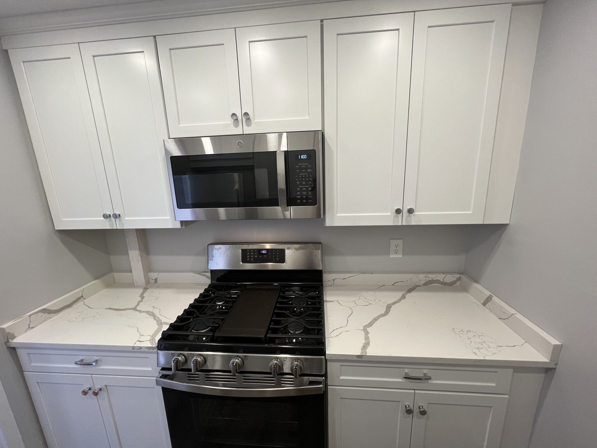 2 bed, 1 bath apartment for rent at 85 East India Row Unit 37B, Waterfront — photo 18 of 23