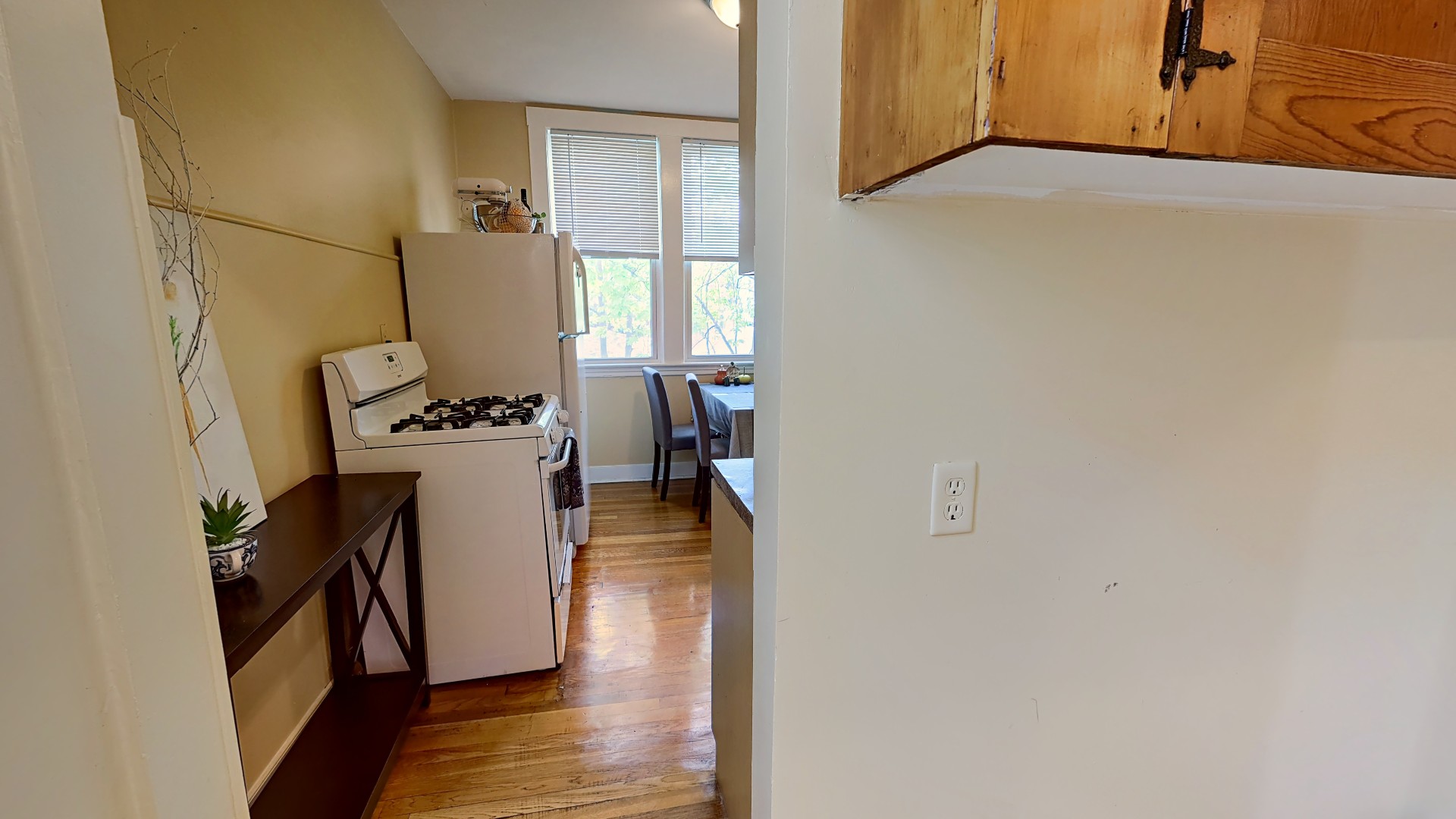 3 bed, 1 bath apartment for rent at 53 Strathmore Unit 3, Brighton — photo 3 of 23