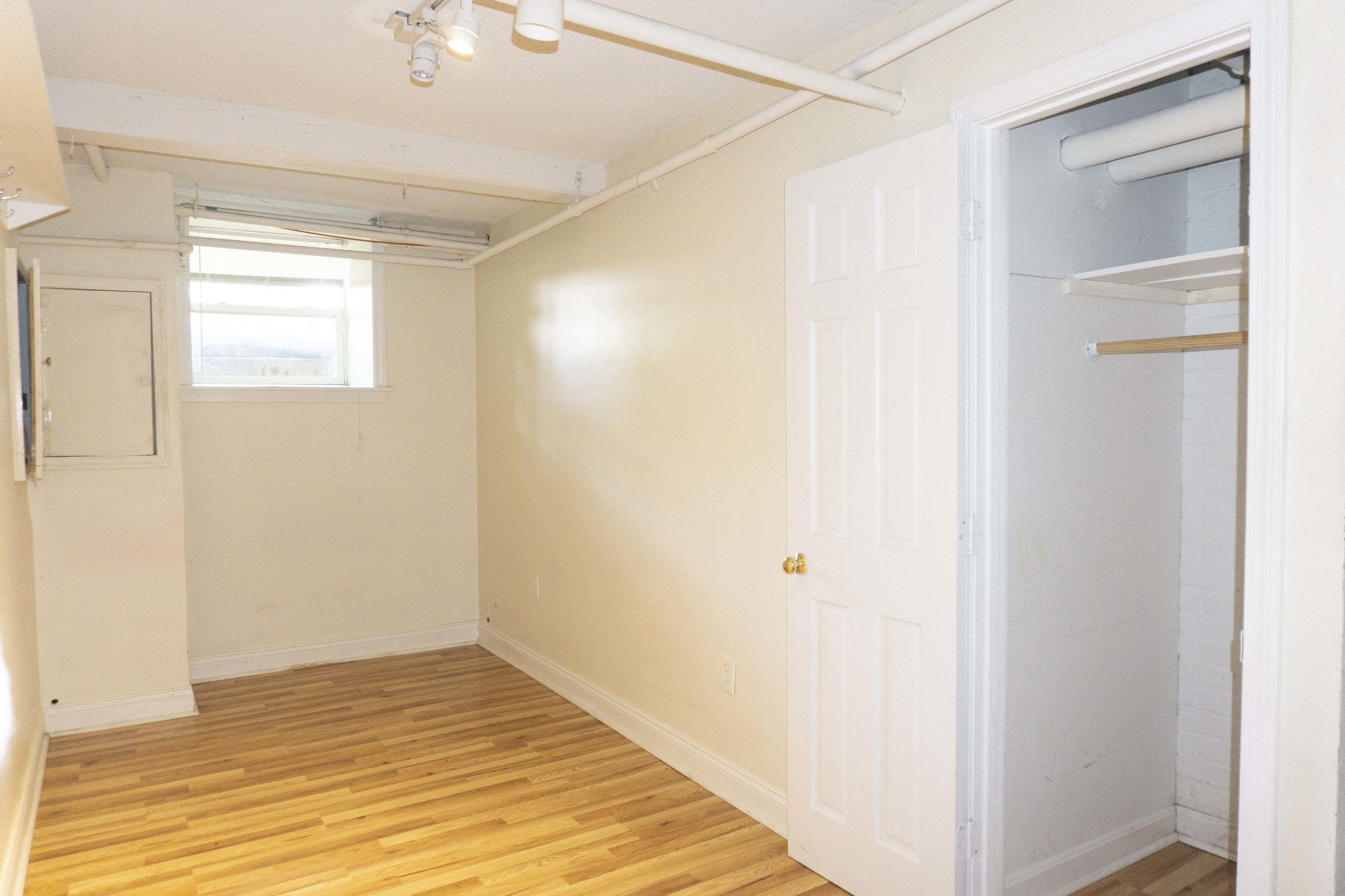5 bed, 2 bath apartment for rent at 1775 Commonwealth Ave Unit 1, Brighton — photo 9 of 11