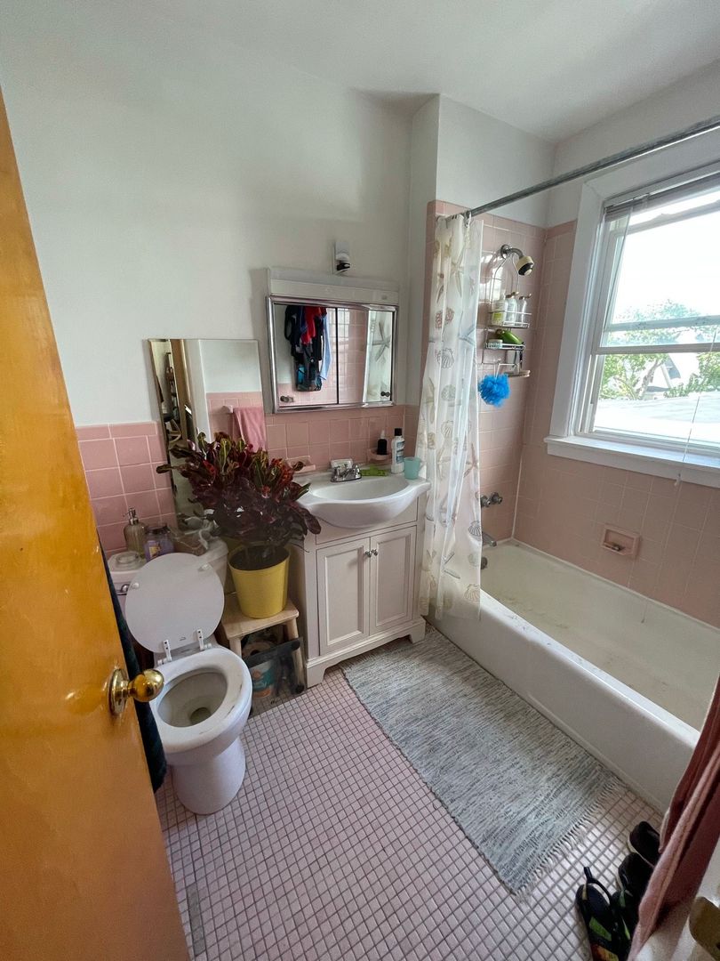 Studio bed, 1 bath apartment for rent at 87 Winthrop Shore Dr Unit 11, Winthrop — photo 5 of 11