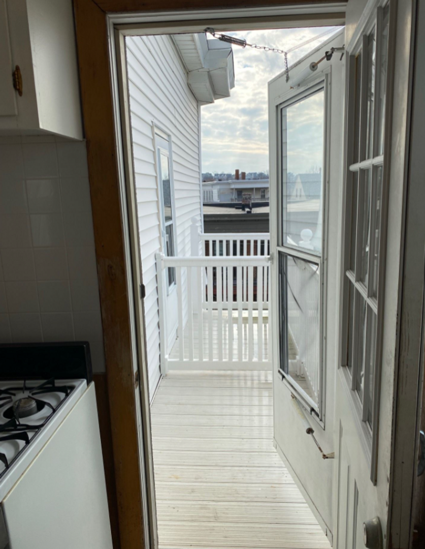 Studio bed, 1 bath apartment for rent at 87 Winthrop Shore Dr Unit 11, Winthrop — photo 6 of 11