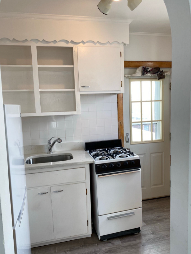 Studio bed, 1 bath apartment for rent at 87 Winthrop Shore Dr Unit 11, Winthrop — photo 2 of 11
