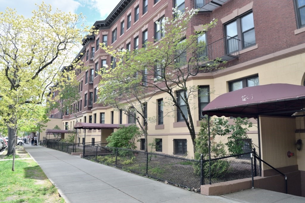 2 bed, 1 bath apartment for rent at 1242 Commonwealth Ave Unit 41, Allston — photo 7 of 7