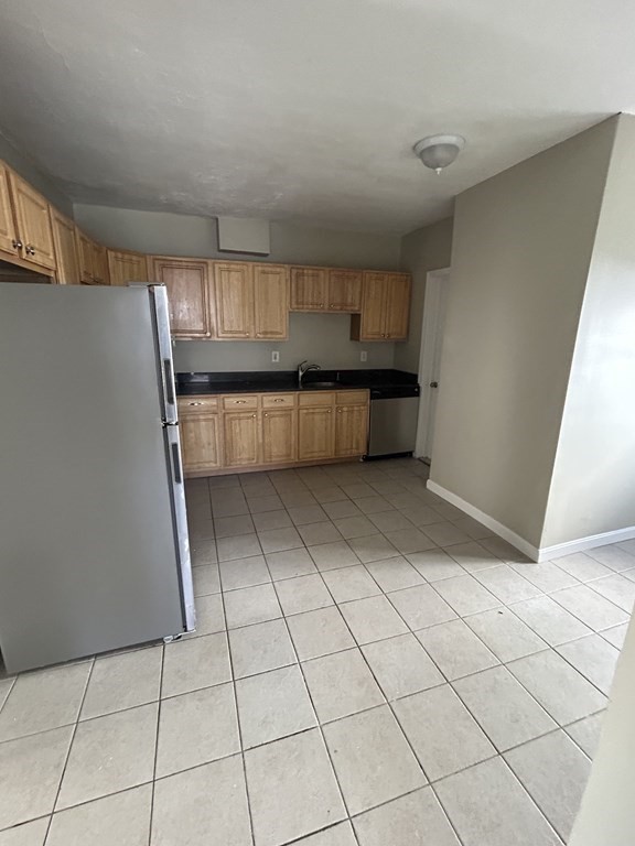 3 bed, 1 bath apartment for rent at 40 Hurd St Unit 2, Melrose — photo 3 of 5