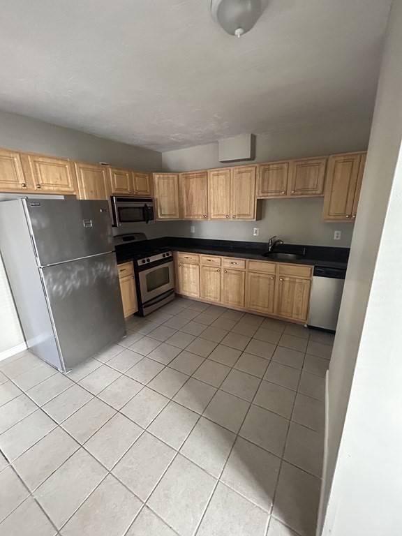 3 bed, 1 bath apartment for rent at 40 Hurd St Unit 2, Melrose — photo 4 of 5